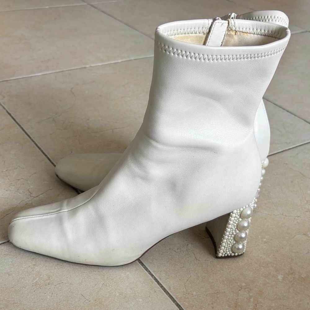 Steve Madden White Pearl-Detail Block Heel Ankle Boots